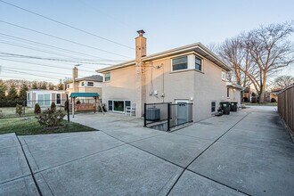 9314 Menard Ave in Morton Grove, IL - Building Photo - Building Photo