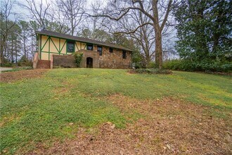 1865 Oak Grove Rd NE in Atlanta, GA - Building Photo - Building Photo