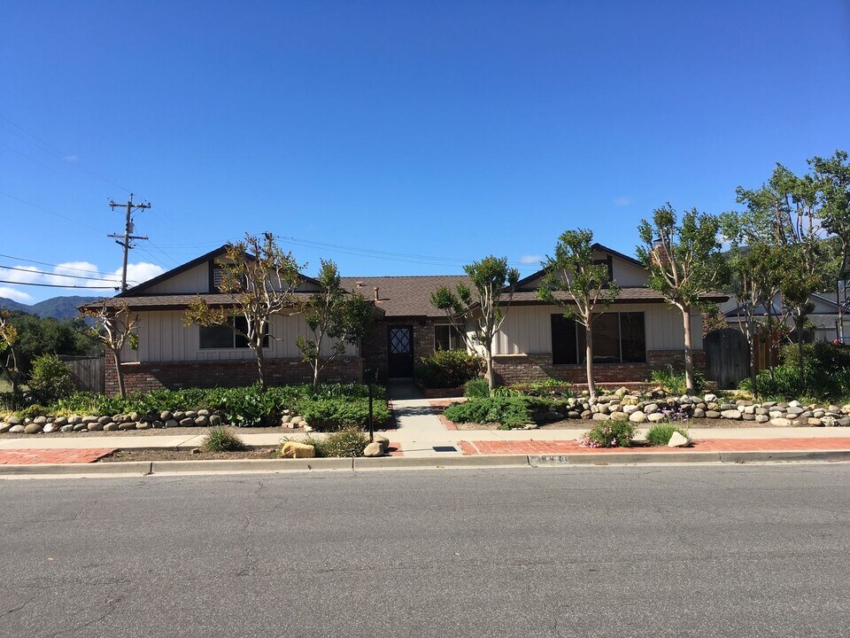 1690 Juniper Ave in Solvang, CA - Building Photo
