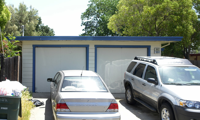 1662-1664 Deardorff Ln in Concord, CA - Foto de edificio - Building Photo