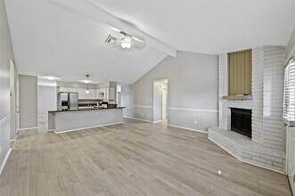 1935 Pilgrims Point Dr in Friendswood, TX - Building Photo - Building Photo