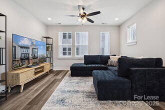 2132 Electric Ln in Charlotte, NC - Foto de edificio - Building Photo