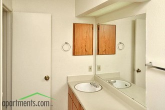 Sutton House Apartments in San Antonio, TX - Building Photo - Interior Photo