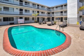 Terraces at Toscana in Sherman Oaks, CA - Building Photo - Building Photo
