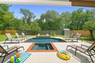135 Fairwind Trail Dr in Conroe, TX - Building Photo