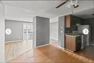 Villa Alegre Apartamentos in Kansas City, KS - Building Photo