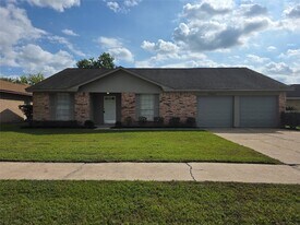 17602 Heritage Bay Dr in Webster, TX - Building Photo