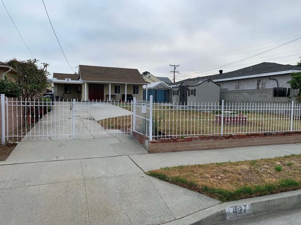 427 E Saxon Ave in San Gabriel, CA - Building Photo