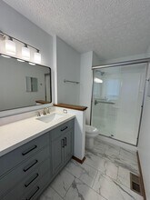 8000 Leaview Dr in Columbus, OH - Building Photo - Building Photo