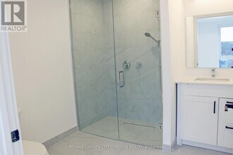 57 Carlisle St in St Catharines, ON - Building Photo - Building Photo