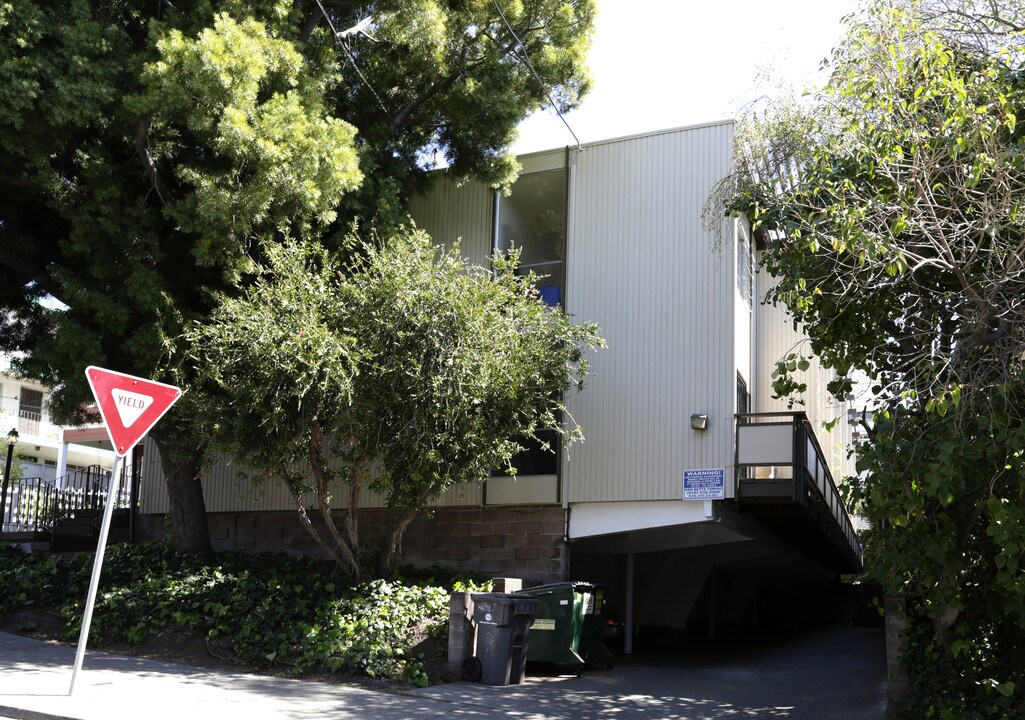 654 Vernon in Oakland, CA - Building Photo