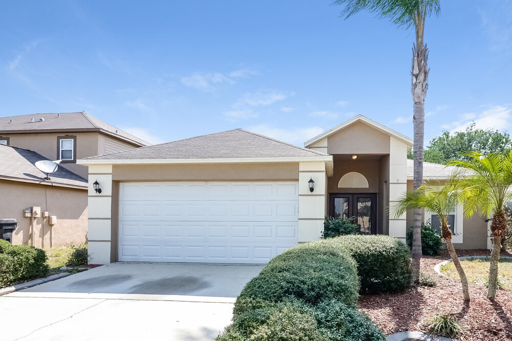 12934 Lake Vista Dr in Gibsonton, FL - Building Photo