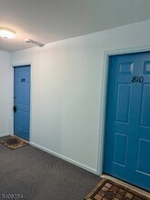 809 Woodhaven Dr in Edison, NJ - Building Photo - Building Photo