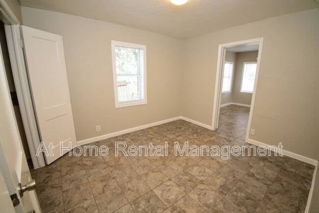 6268 E Latimer St in Tulsa, OK - Foto de edificio - Building Photo