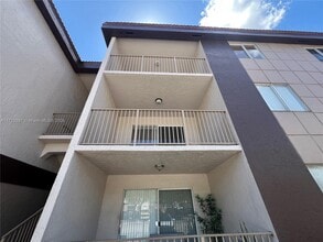 15201 SW 80th St, Unit 202 in Miami, FL - Building Photo - Building Photo
