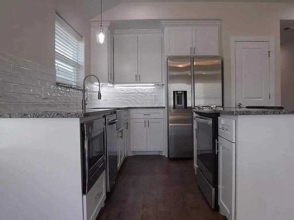 810 N Broughton St, Unit 812 in Sherman, TX - Building Photo