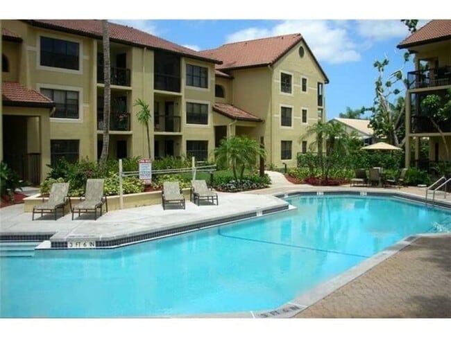 4481 W McNab Rd in Pompano Beach, FL - Building Photo - Building Photo