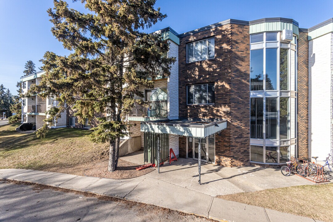 Fairgreen Gardens in Edmonton, AB - Building Photo