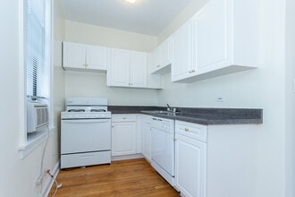 340 Park Ave, Unit J00P in Glencoe, IL - Foto de edificio - Building Photo