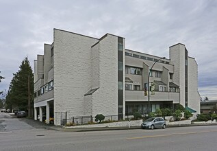 225 6th St in New Westminster, BC - Building Photo - Building Photo