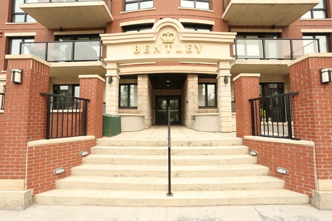Bentley Condo in Edmonton, AB - Building Photo - Building Photo