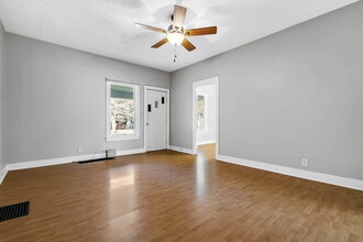 773 E New York St in Aurora, IL - Building Photo - Building Photo
