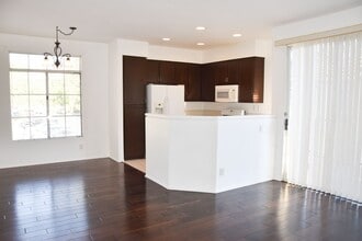 8215 E White Oak Ridge in Orange, CA - Building Photo - Building Photo