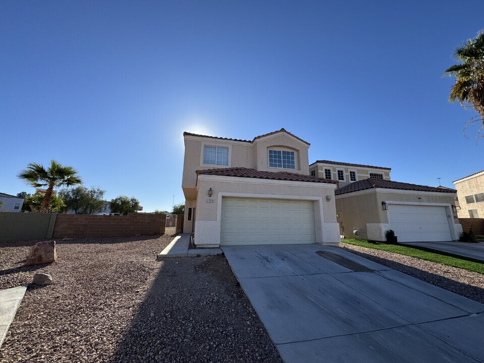 2721 Pan Pacific Rd in Las Vegas, NV - Building Photo