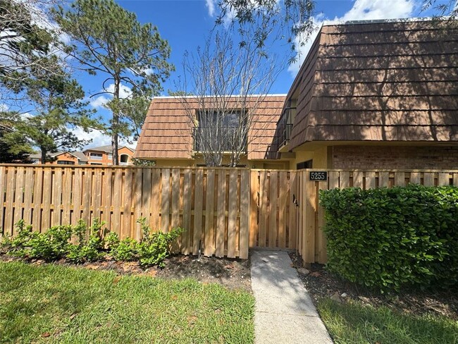 5255 Brook Ct in Orlando, FL - Building Photo - Building Photo