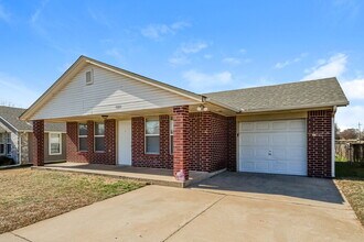1933 Creekridge Dr in Oklahoma City, OK - Foto de edificio - Building Photo