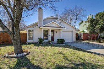 1201 E Logan St in Round Rock, TX - Building Photo - Building Photo