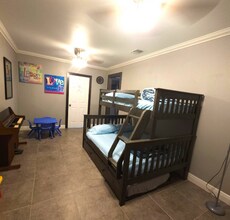 5311 Costa Mesa St in San Antonio, TX - Foto de edificio - Building Photo