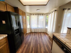 375 Turquoise Dr in Hercules, CA - Building Photo - Building Photo
