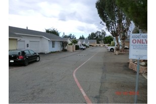 Old Stage Villas in Fallbrook, CA - Foto de edificio - Building Photo