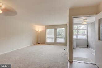 9 Dennison Dr in East Windsor, NJ - Building Photo - Building Photo