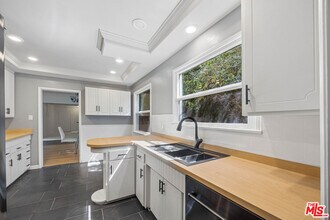 3262 Woodbine St in Los Angeles, CA - Building Photo - Building Photo