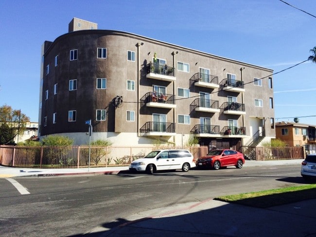 6900 Laurel Canyon Blvd, Unit 303