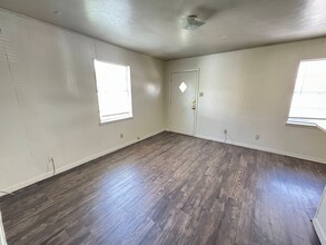 1803 N W S Young Dr-Unit -# B in Killeen, TX - Building Photo - Building Photo