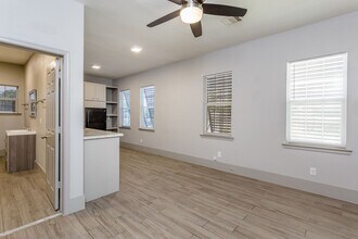 215 N Milby St in Houston, TX - Foto de edificio - Building Photo