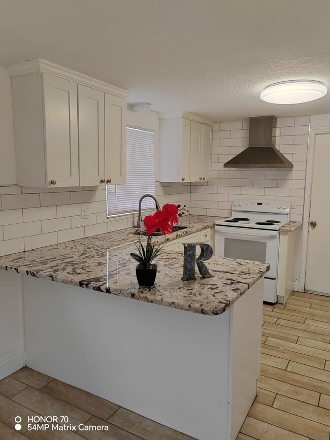 1103-1107 33rd Ave W in Bradenton, FL - Foto de edificio - Building Photo