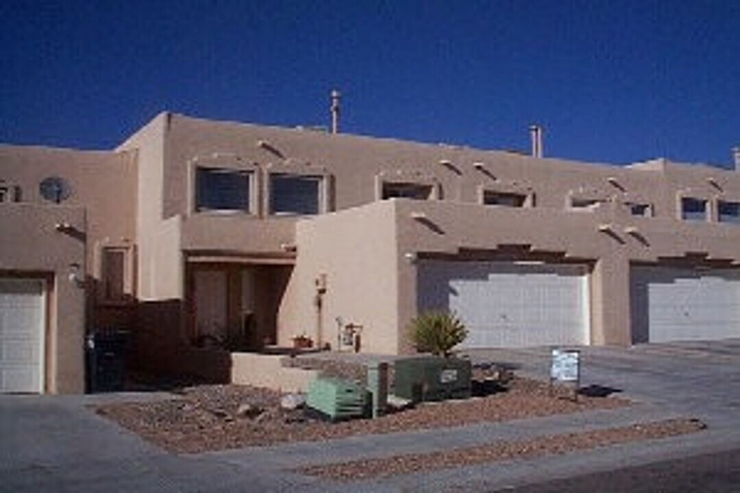 11243 Campo Del Oso Ave NE in Albuquerque, NM - Building Photo