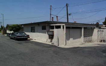 681 Victoria St in Costa Mesa, CA - Building Photo - Building Photo