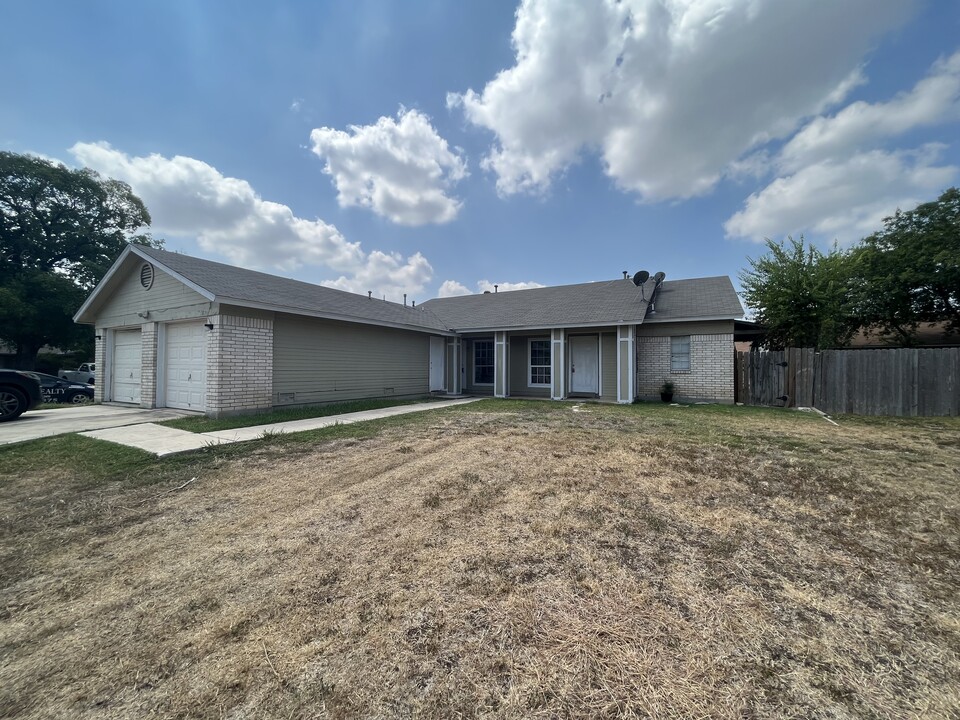 5103 Meadow Cv in San Antonio, TX - Building Photo