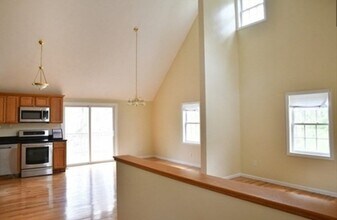 19 Collins Rd in Northborough, MA - Building Photo - Building Photo