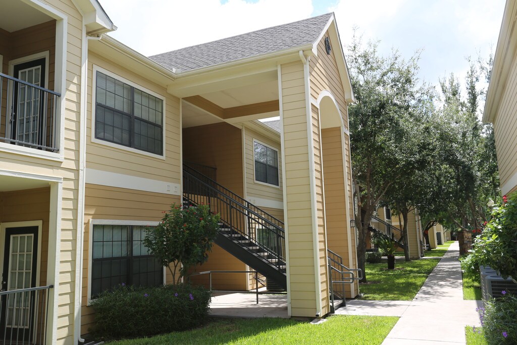 The Reserve at Cimarron Apartments in Mission, TX