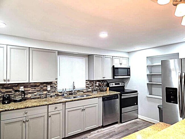 6886 49th Ave N in St. Petersburg, FL - Building Photo - Building Photo