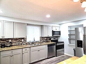 6886 49th Ave N in St. Petersburg, FL - Building Photo - Building Photo