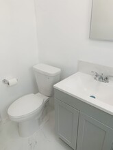 132 S Canon Dr, Unit 2 in Beverly Hills, CA - Building Photo - Building Photo