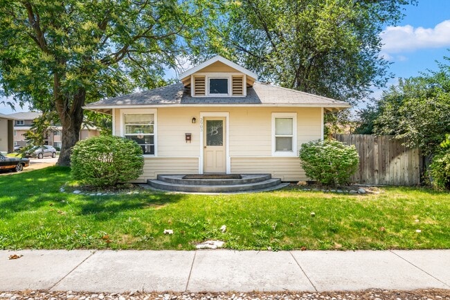 property at 2903 W Madison Ave