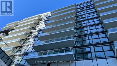 251 Manitoba St in Toronto, ON - Building Photo - Building Photo